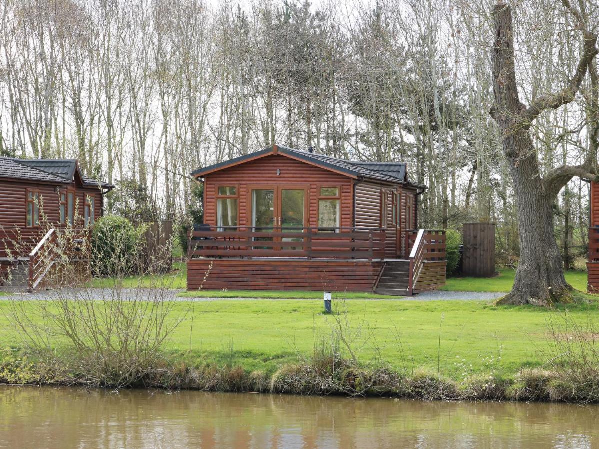 Oak Lodge Hadnall Exteriör bild