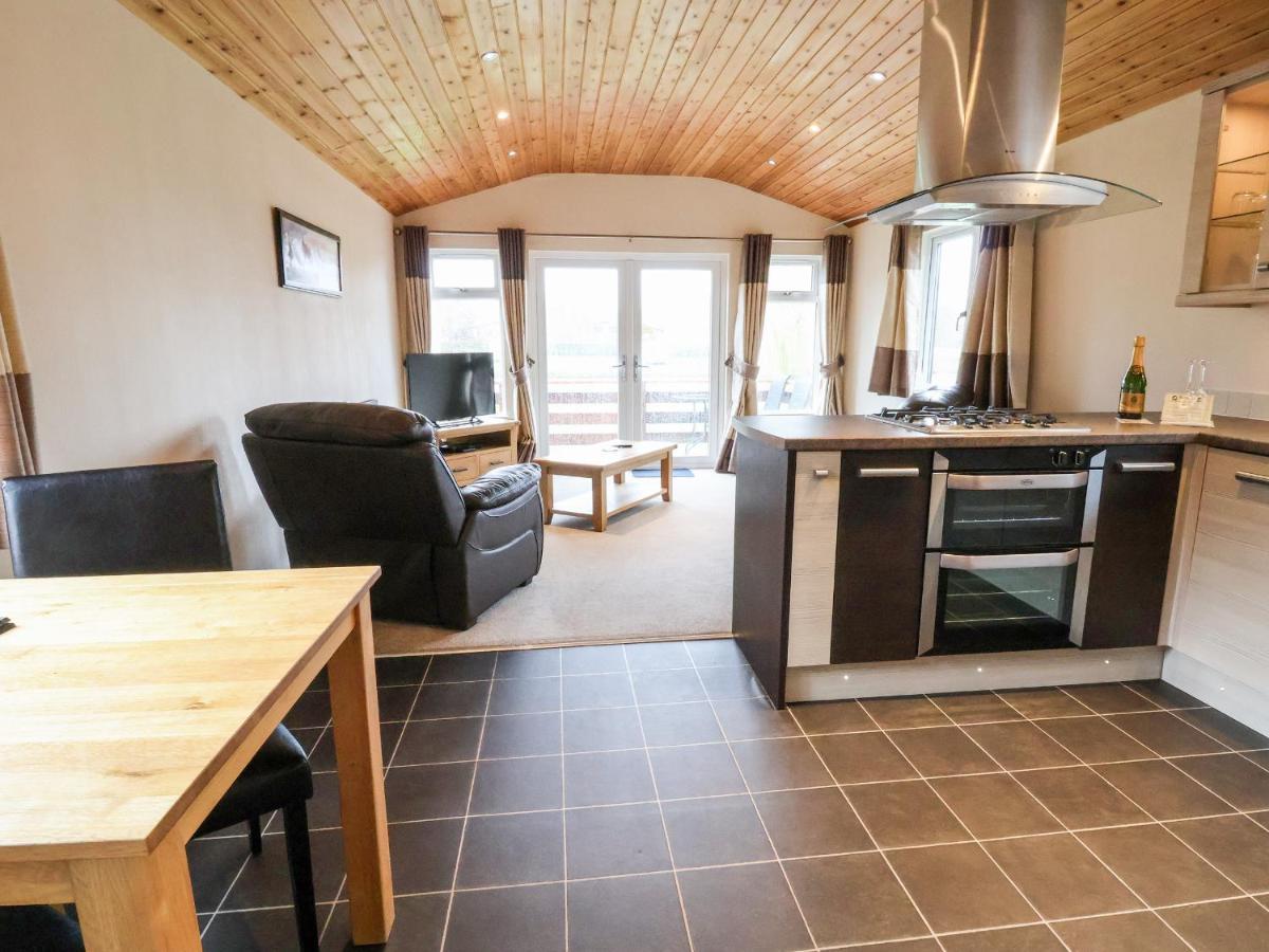 Oak Lodge Hadnall Exteriör bild